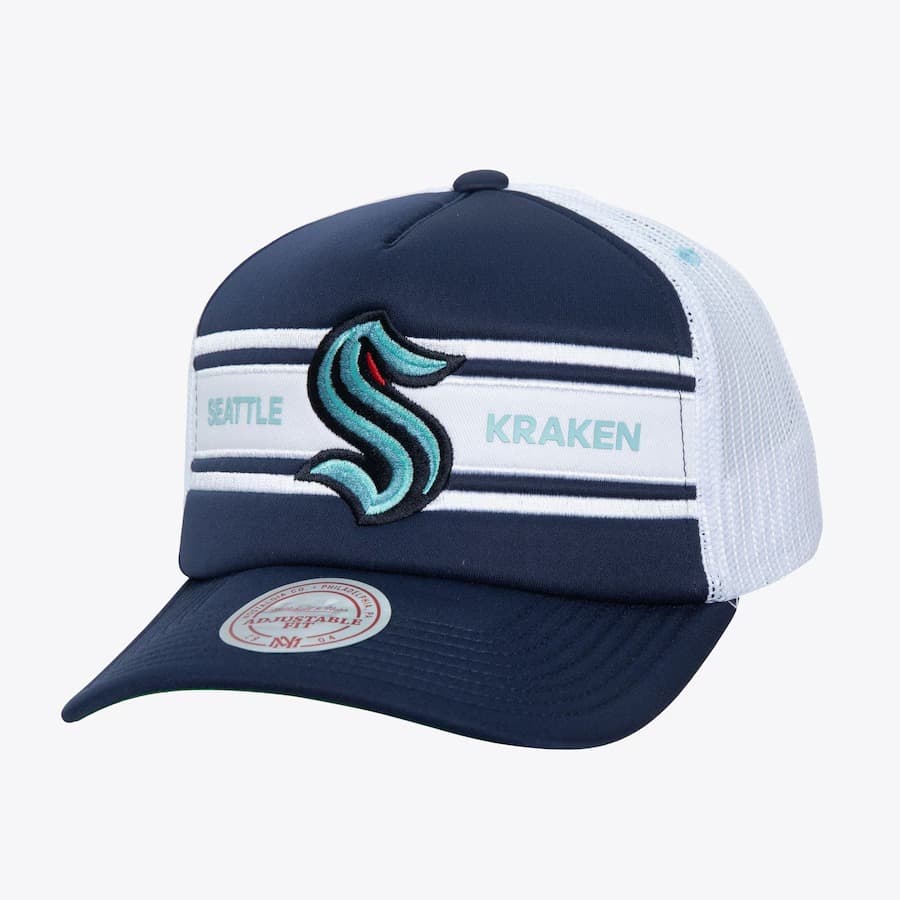 bejsbolka-mitchell-ness-navy-seattle-kraken-sideline-trucker-snapback-hat