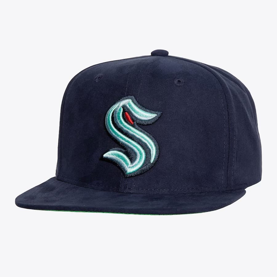 bejsbolka-mitchell-ness-navy-seattle-kraken-sweet-suede-snapback-hat