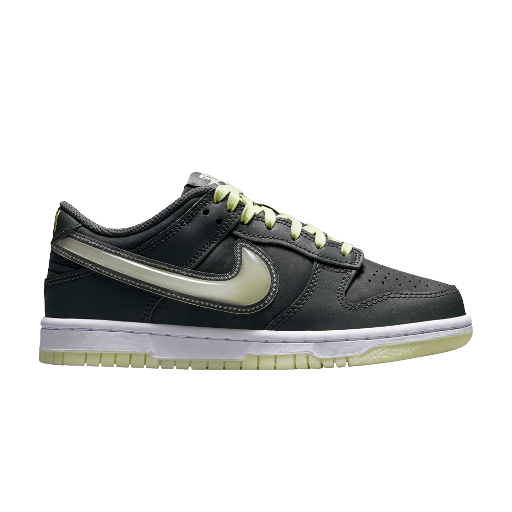 dunk-low-gs-halloween-glow-in-the-dark-hq3569-068