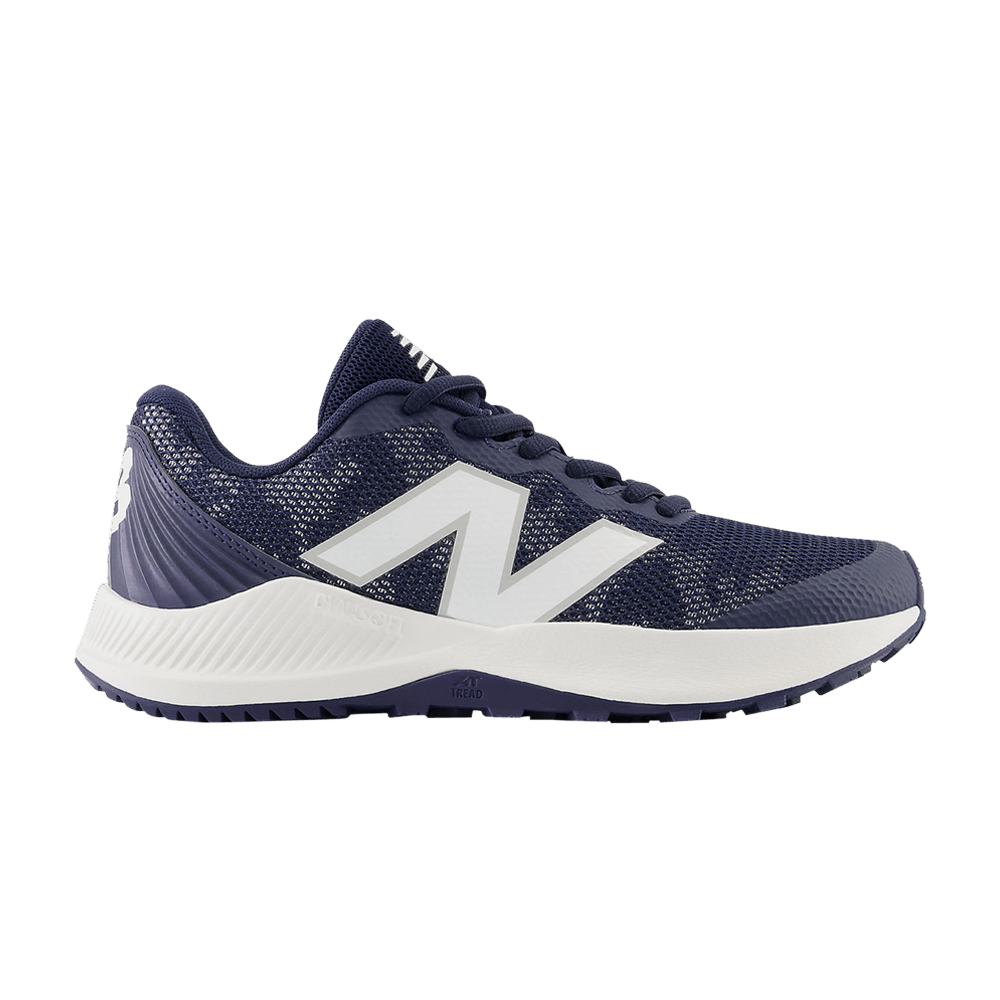 fuelcell-trainer-v7-tf-big-kid-wide-team-navy-optic-white-ty4040n7-w