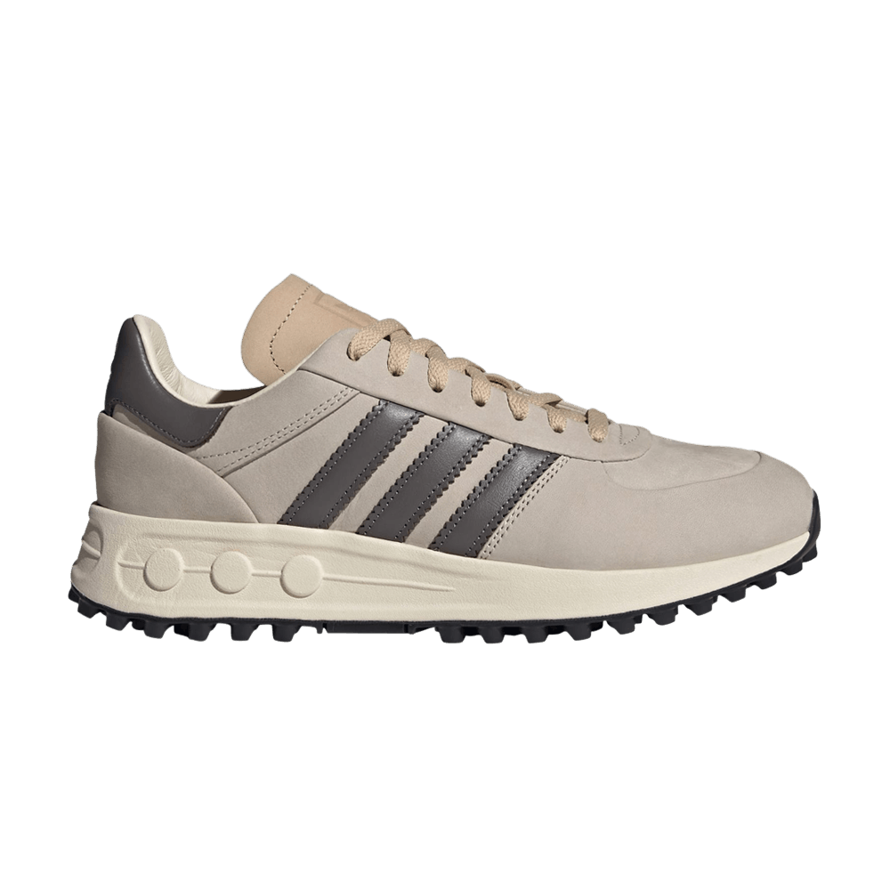 la-trainer-xlg-wonder-beige-ie6481