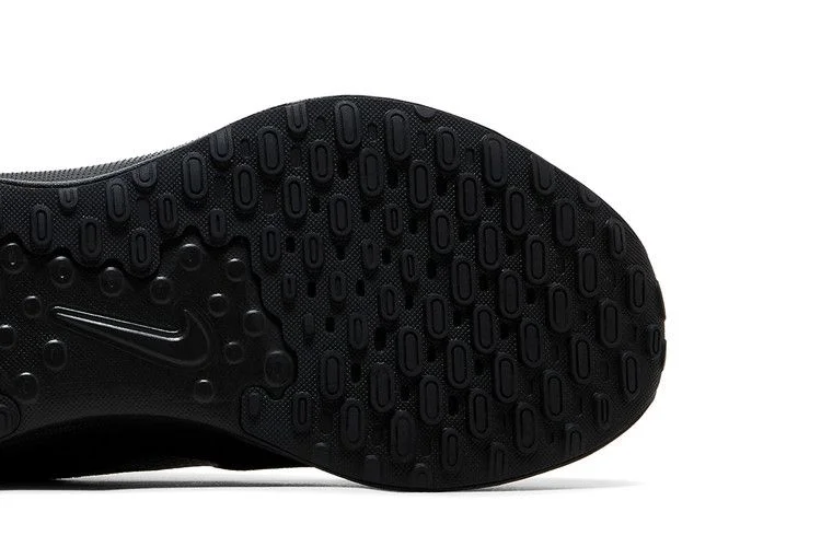 Кроссовки Nike Revolution 7 Extra Wide 'Black Off Noir'