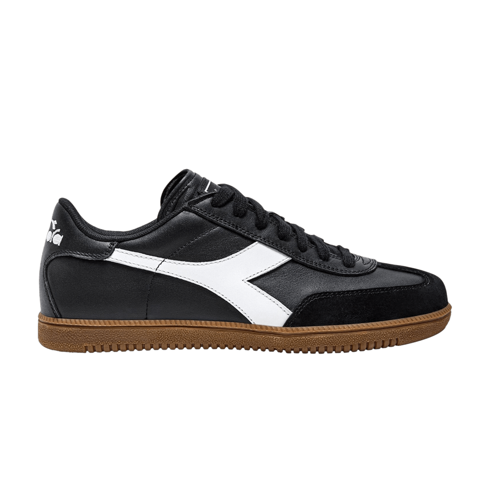 trainer-black-white-501181246-c0641