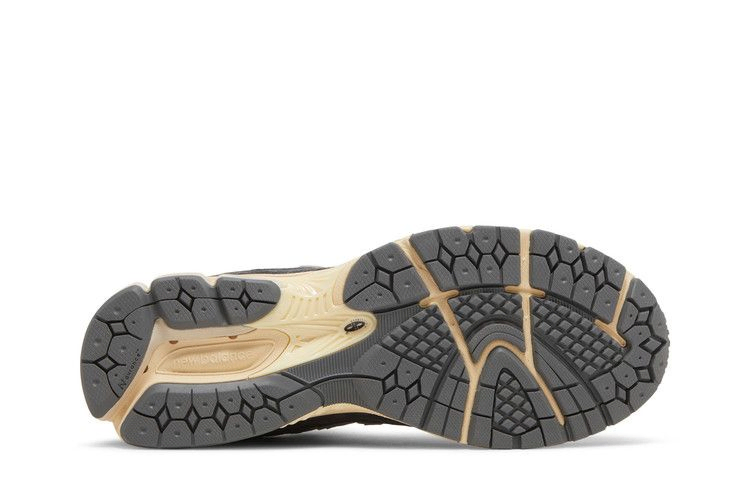 Кроссовки New Balance 2002R 'Phantom'