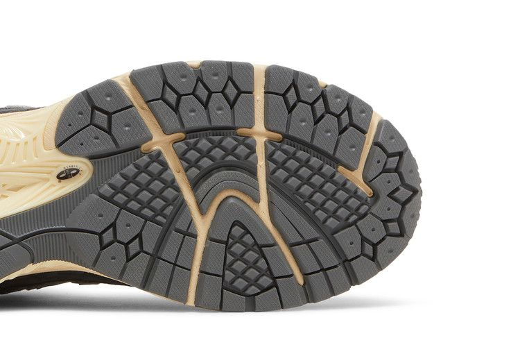 Кроссовки New Balance 2002R 'Phantom'