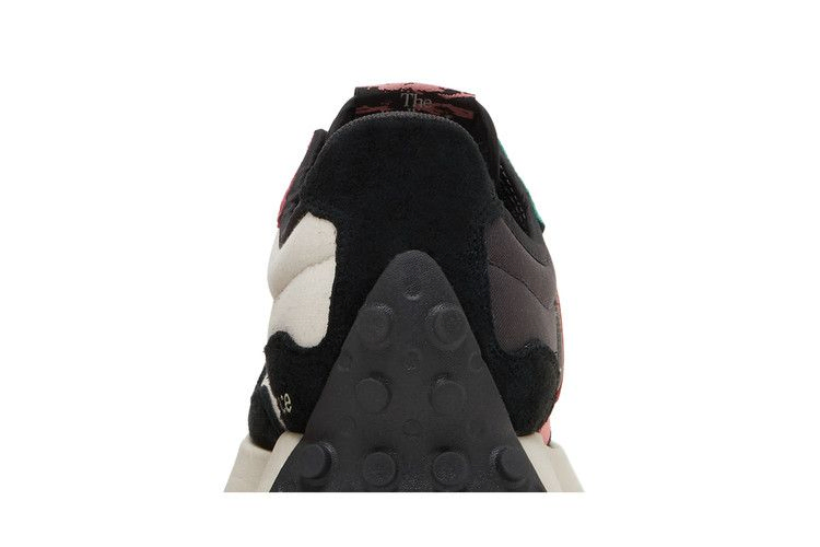 Кроссовки New Balance 327 'Chinese New Year - Black Natural Pink'