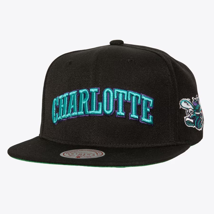 bejsbolka-mitchell-ness-black-charlotte-hornets-hardwood-classics-triple-play-snapback-hat