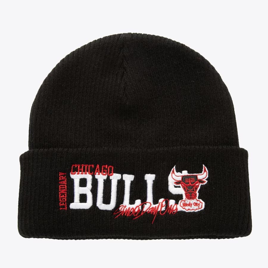 shapka-mitchell-ness-black-chicago-bulls-billboard-vintage-logo-cuffed-knit-beanie