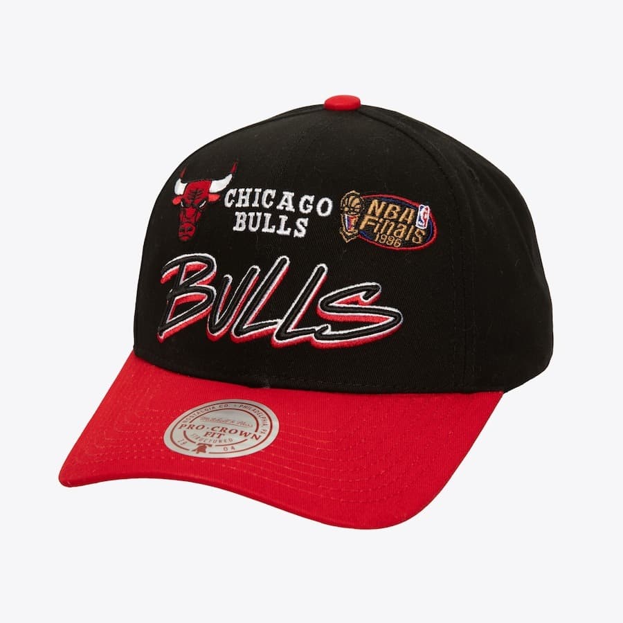 bejsbolka-mitchell-ness-black-chicago-bulls-eldy-script-snapback-hat