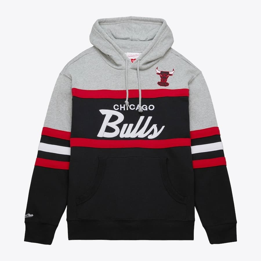 hudi-mitchell-ness-black-chicago-bulls-head-coach-pullover-hoodie