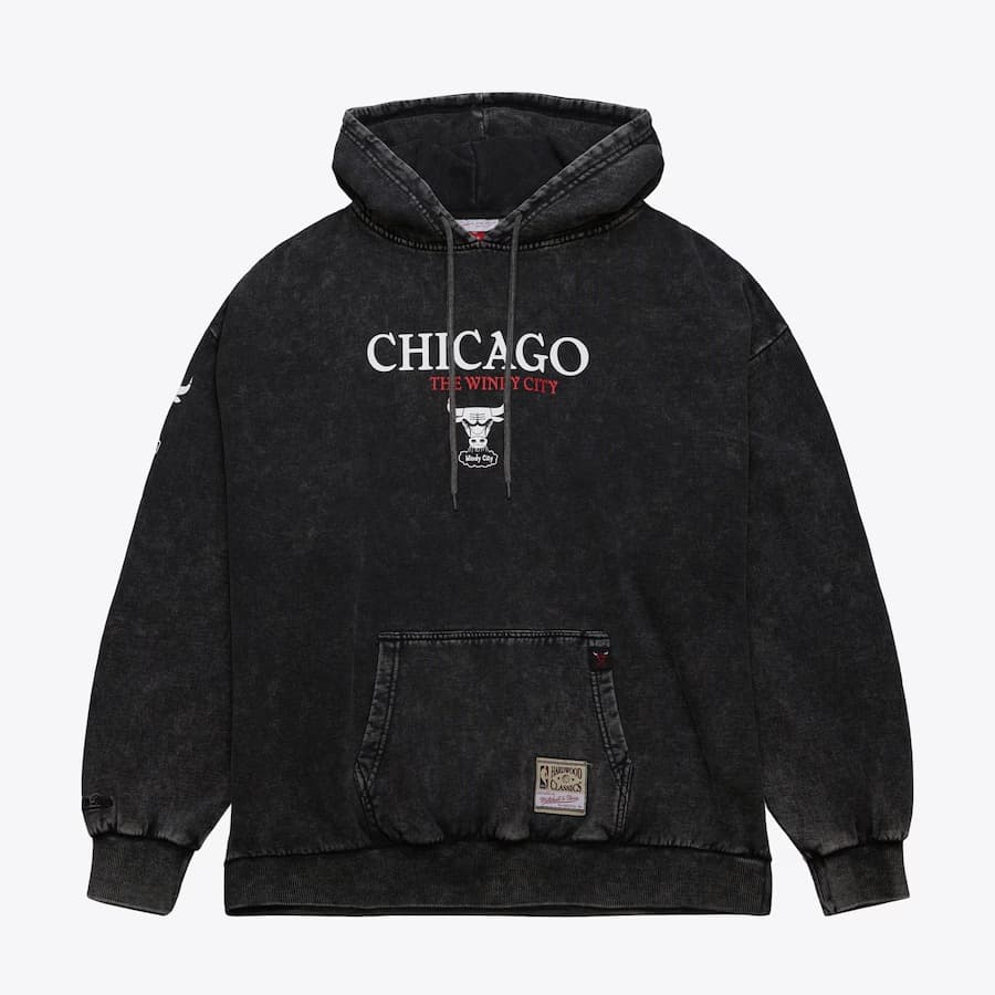 hudi-mitchell-ness-black-chicago-bulls-oversized-graphic-pullover-hoodie