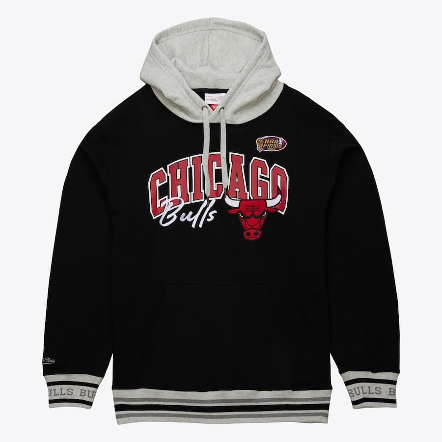 hudi-mitchell-ness-black-chicago-bulls-snow-washed-fleece-pullover-hoodie