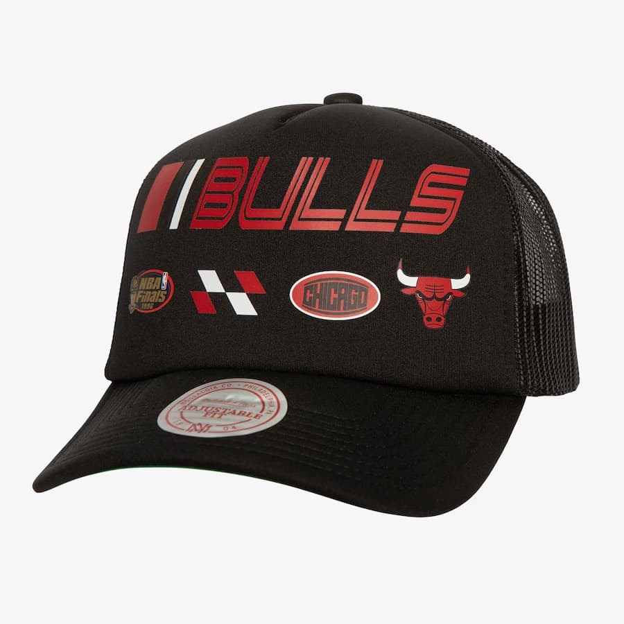 bejsbolka-mitchell-ness-black-chicago-bulls-speedway-trucker-snapback-hat