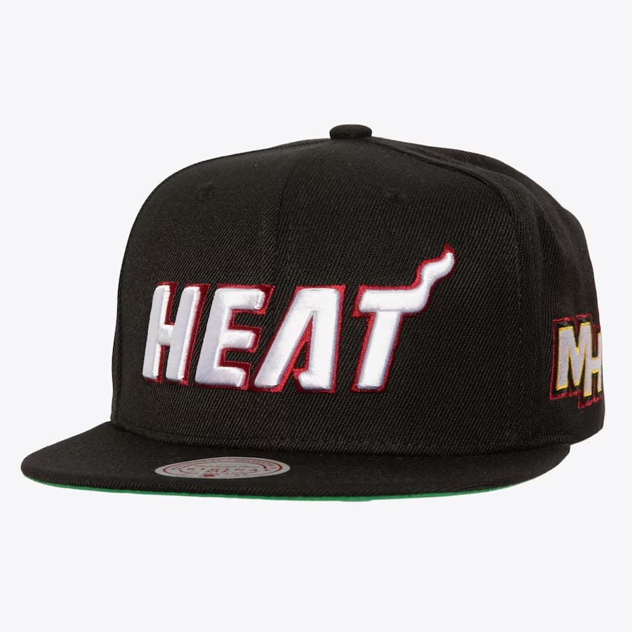 bejsbolka-mitchell-ness-black-miami-heat-triple-play-snapback-hat