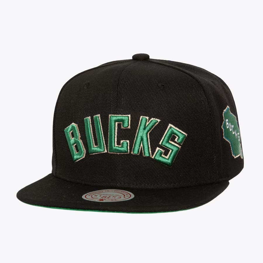 bejsbolka-mitchell-ness-black-milwaukee-bucks-triple-play-snapback-hat