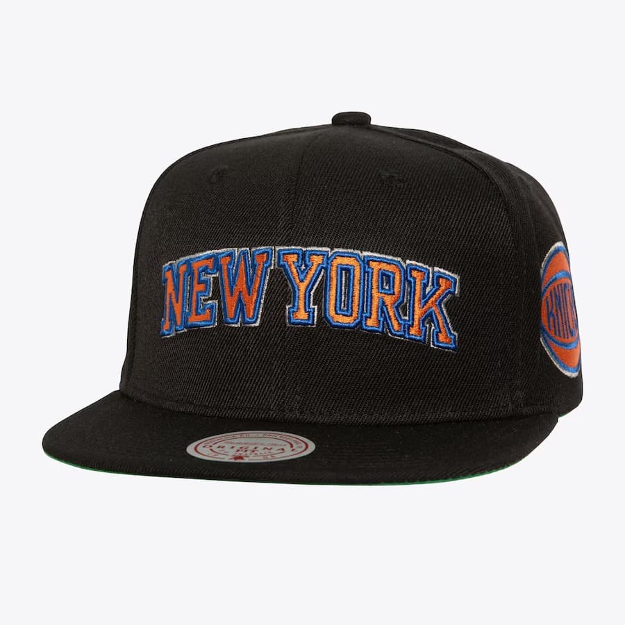 bejsbolka-mitchell-ness-black-new-york-knicks-triple-play-snapback-hat