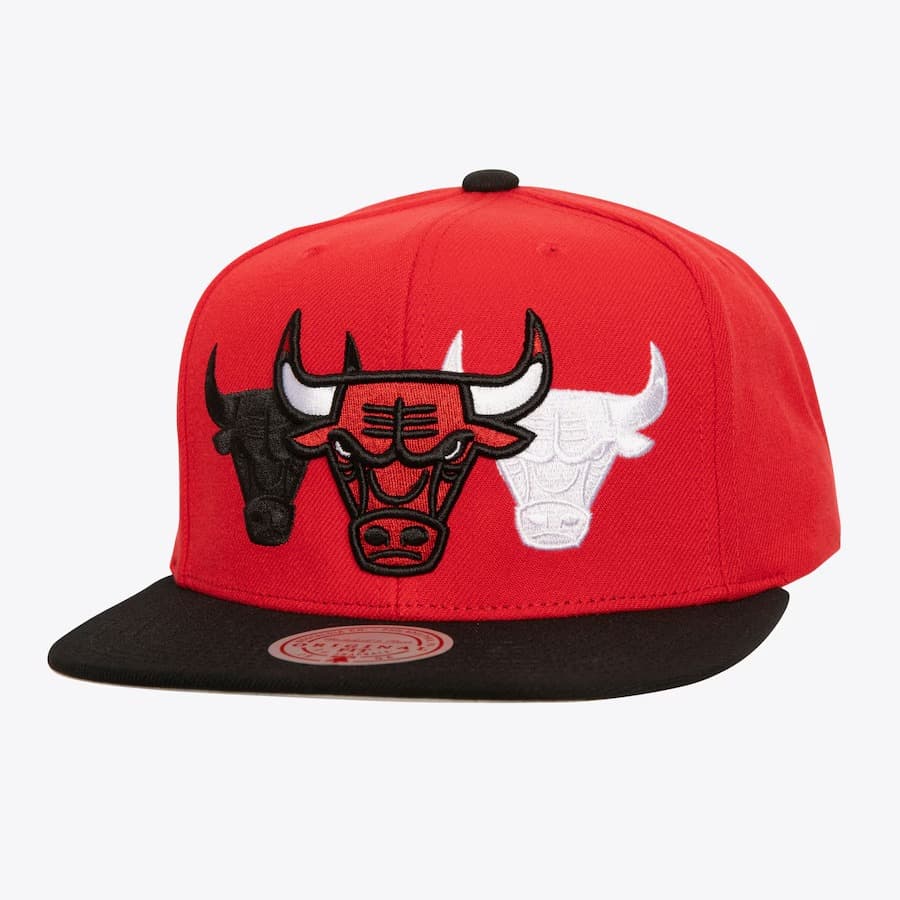 bejsbolka-mitchell-ness-red-chicago-bulls-triple-up-snapback-hat