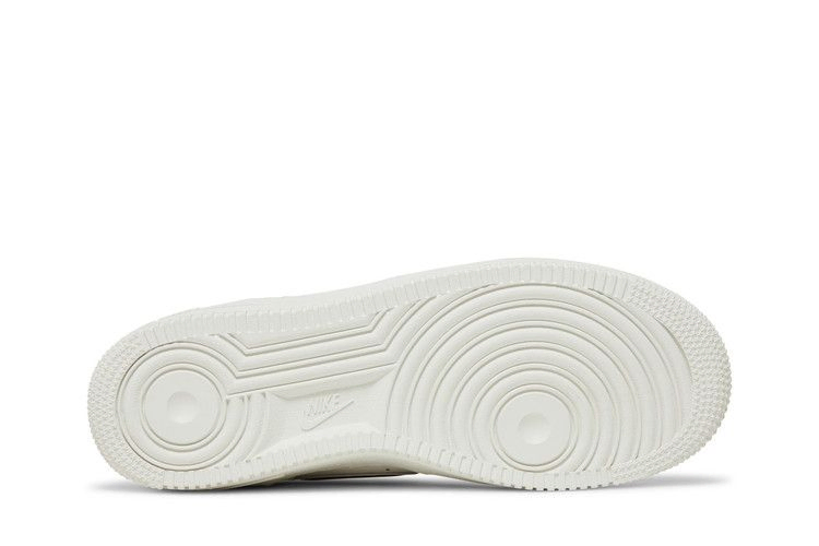 Кроссовки Nike Air Force 1 LV8 GS 'Off Noir Summit White'