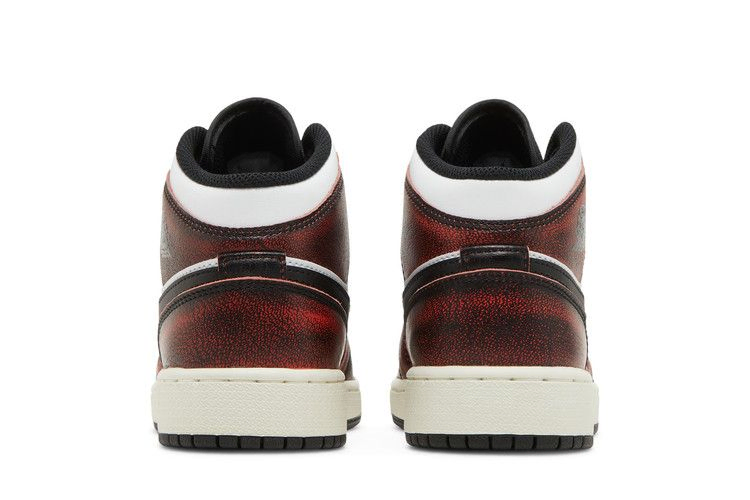 Кроссовки Air Jordan 1 Mid SE GS 'Wear-Away'