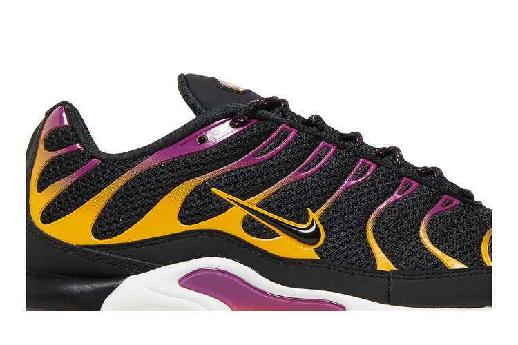 Кроссовки Nike Air Max Plus 'Black University Gold Viotech'