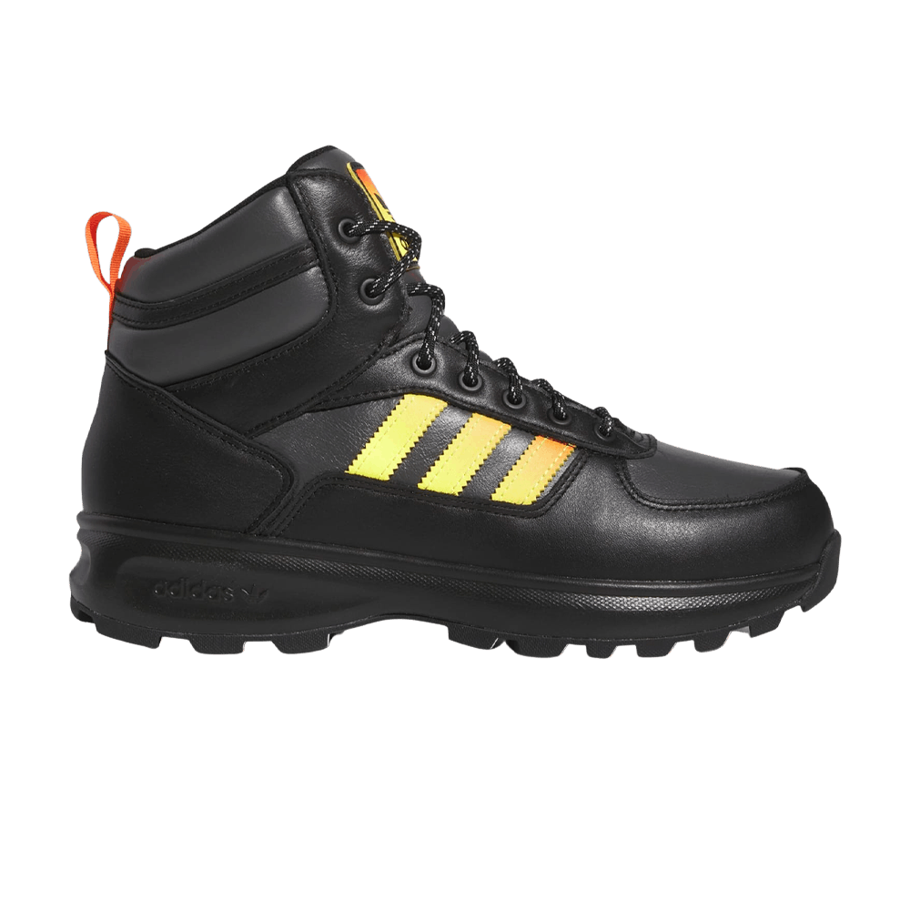 chasker-boot-white-beam-yellow-hq2067