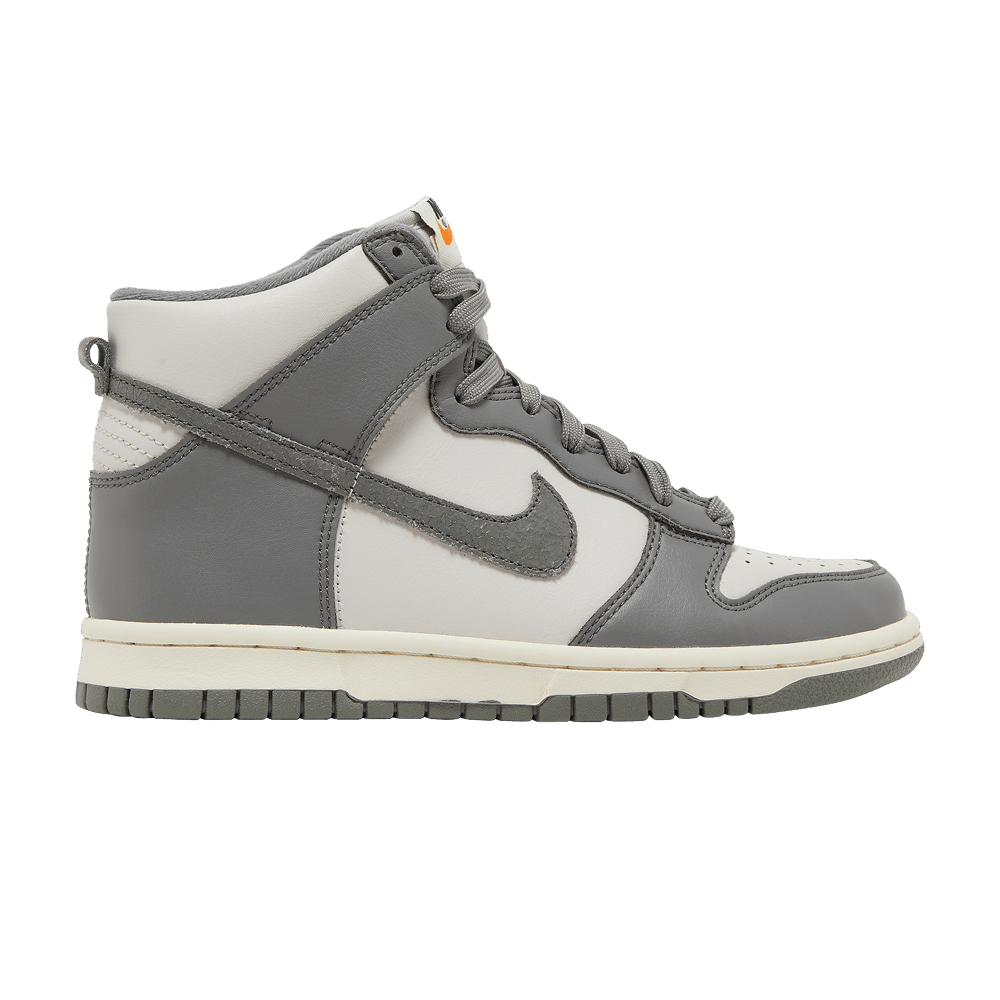 dunk-high-se-gs-light-bone-tumbled-grey-dm1028-001