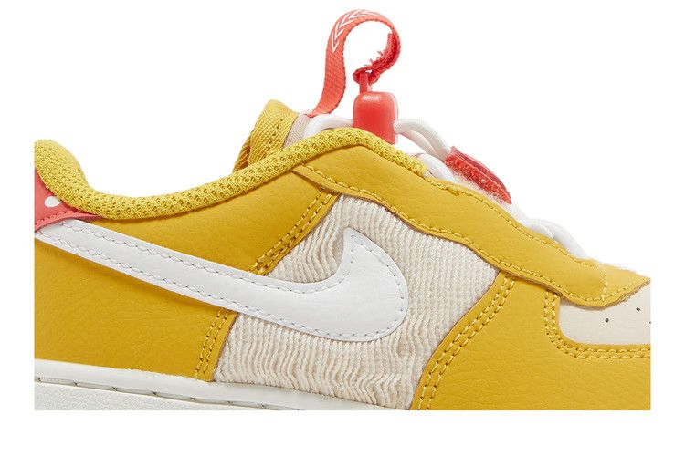 Кроссовки Nike Force 1 Toggle SE TD 'Yellow Ochre Pearl White'