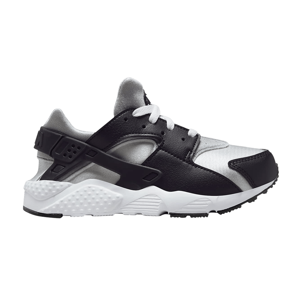 Nike huarache black with white sole hotsell