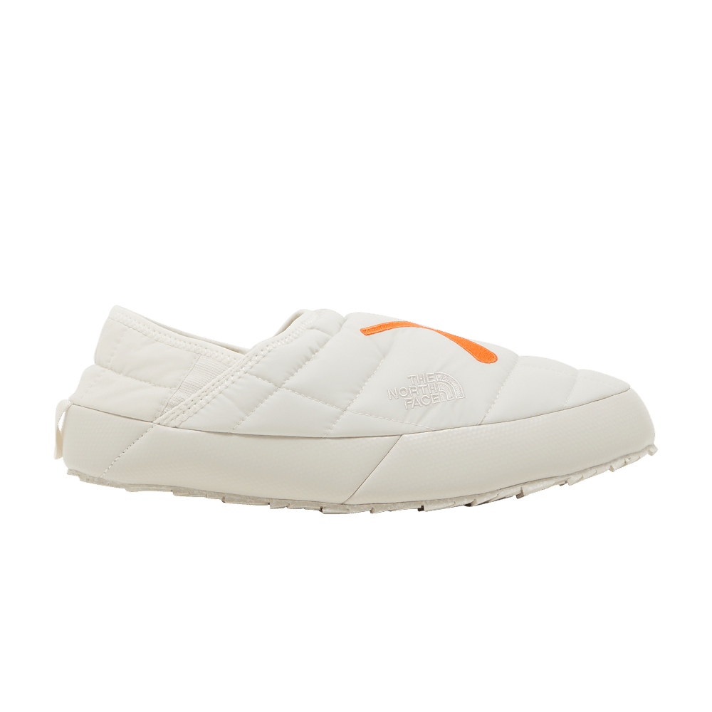 kaws-x-thermoball-traction-mule-vs-moonlight-ivory-orange-nf0a7w6i-746