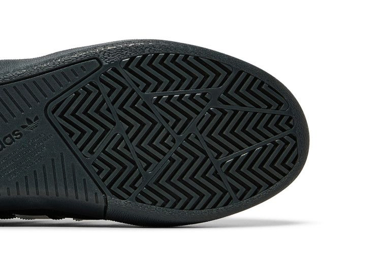 Кроссовки adidas Tyshawn Low 'Black Gold Metallic'