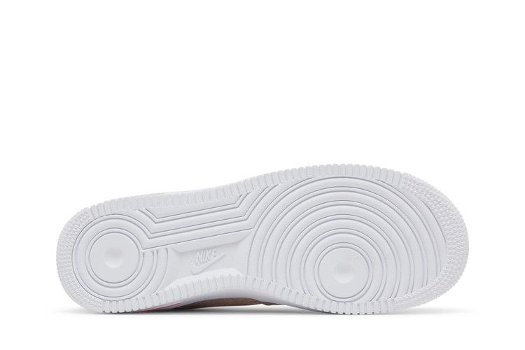 Кроссовки Nike Wmns Air Force 1 '07 'Fossil Stone Laser Crimson'