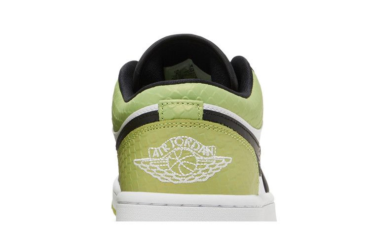 Кроссовки Wmns Air Jordan 1 Low SE 'Vivid Green Snakeskin'
