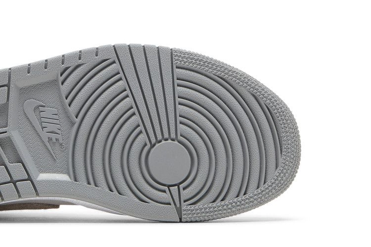 Кроссовки Wmns Air Jordan 1 Mid SE 'Particle Grey'