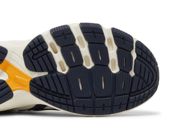 Кроссовки adidas Wmns Astir 'White Legend Ink'