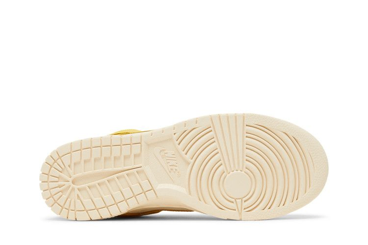 Кроссовки Nike Wmns Dunk Low LX 'Banana'