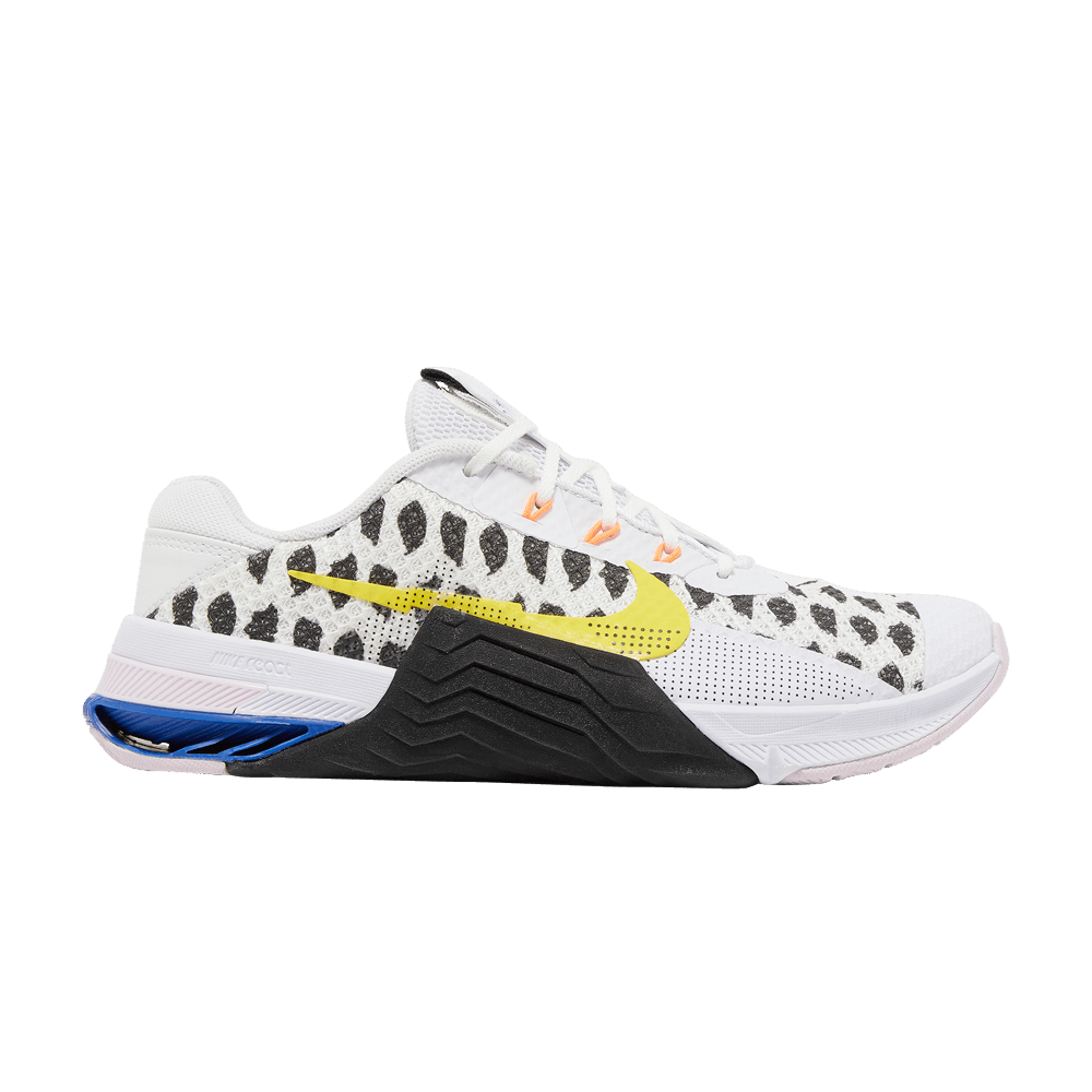 wmns-metcon-7-polka-white-yellow-strike-dj4312-074