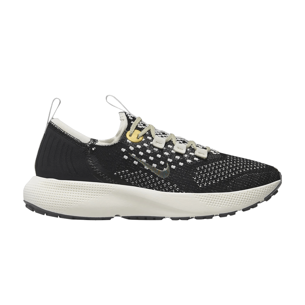 wmns-react-escape-run-flyknit-black-metallic-vivid-gold-dc4269-002