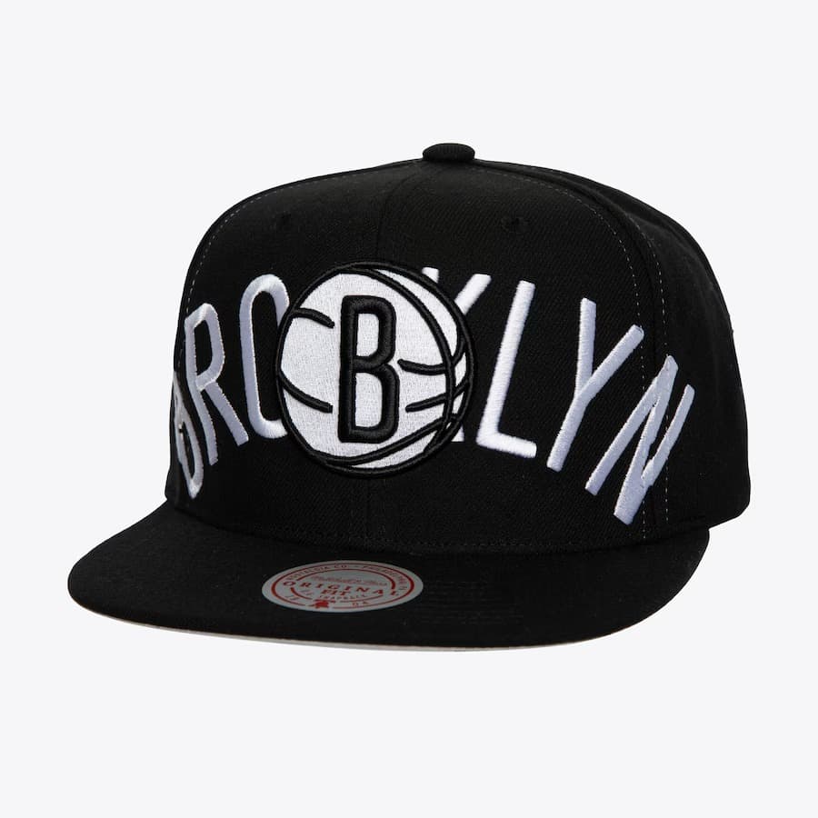 bejsbolka-mitchell-ness-black-brooklyn-nets-day-4-snapback-hat