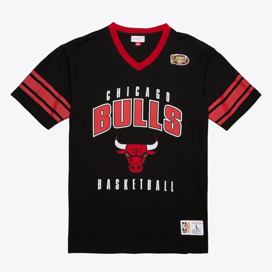 futbolka-mitchell-ness-black-chicago-bulls-hardwood-classics-retro-logo-v-neck-t-shirt