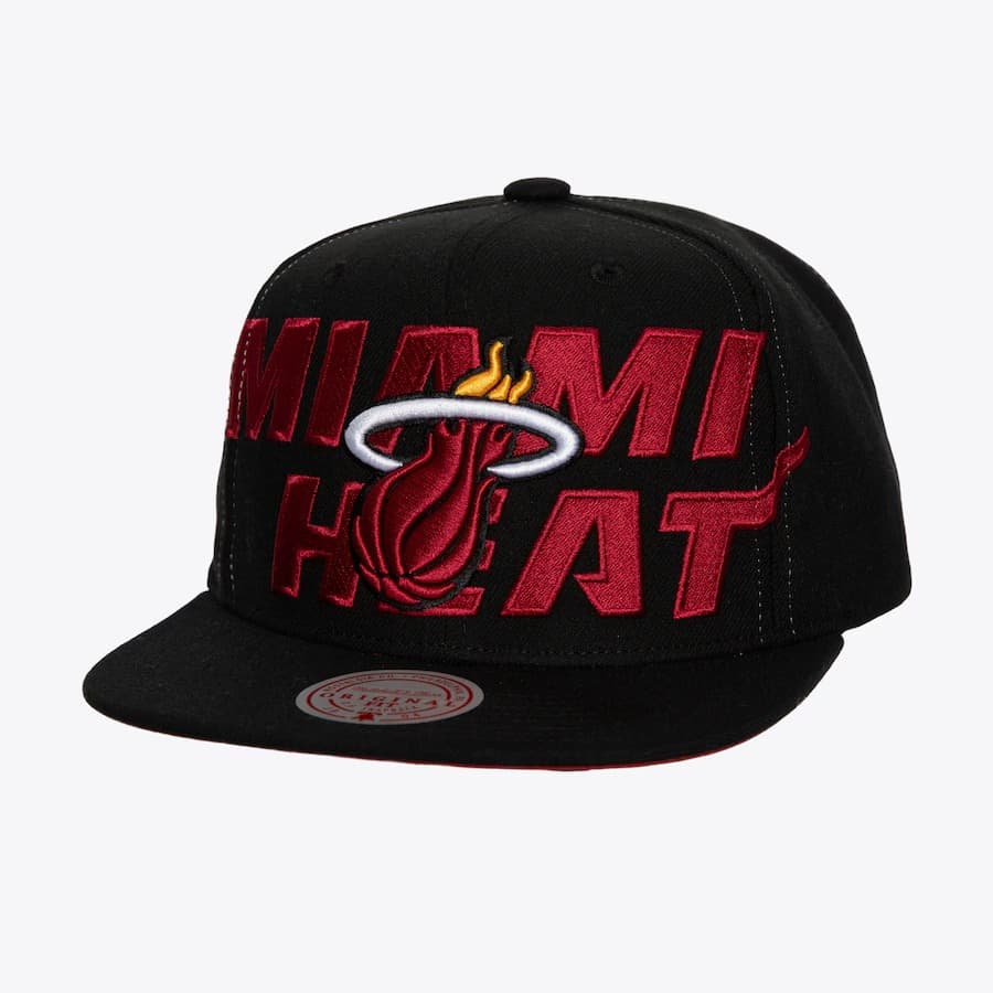 bejsbolka-mitchell-ness-black-miami-heat-day-4-snapback-hat