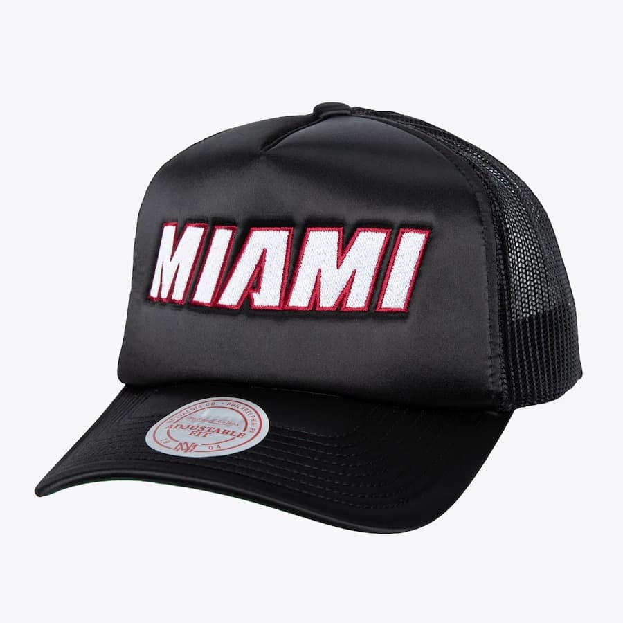 bejsbolka-mitchell-ness-black-miami-heat-satin-trucker-snapback-hat