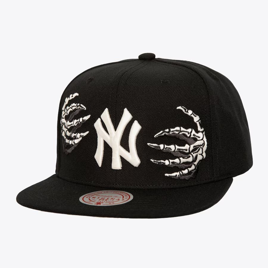 bejsbolka-mitchell-ness-black-new-york-yankees-snapback-hat