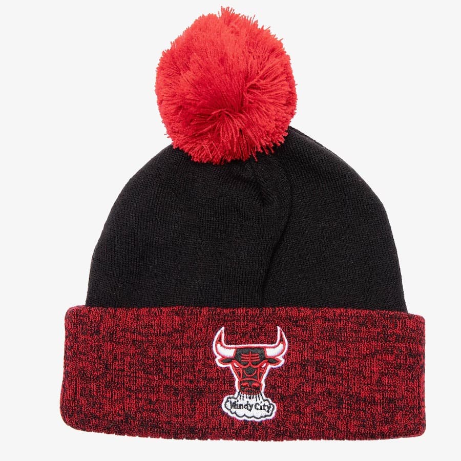 shapka-mitchell-ness-black-red-chicago-bulls-hardwood-classics-two-tone-cuffed-knit-hat-with-pom