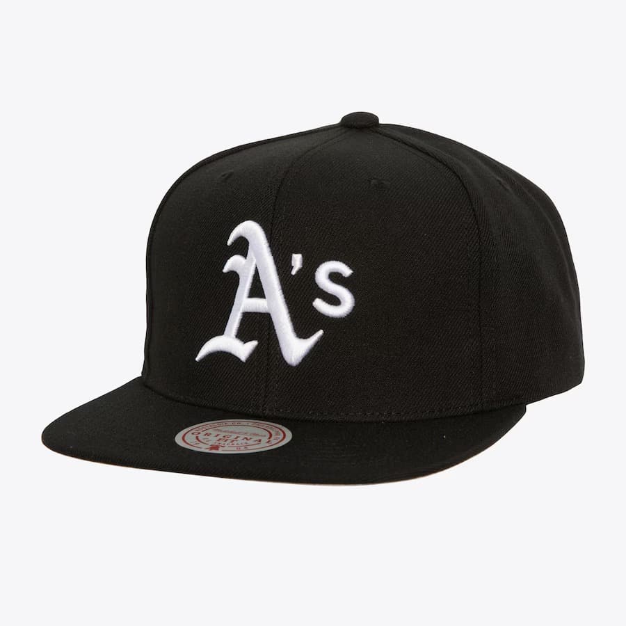 bejsbolka-mitchell-ness-black-white-athletics-evergreen-og-snapback-hat