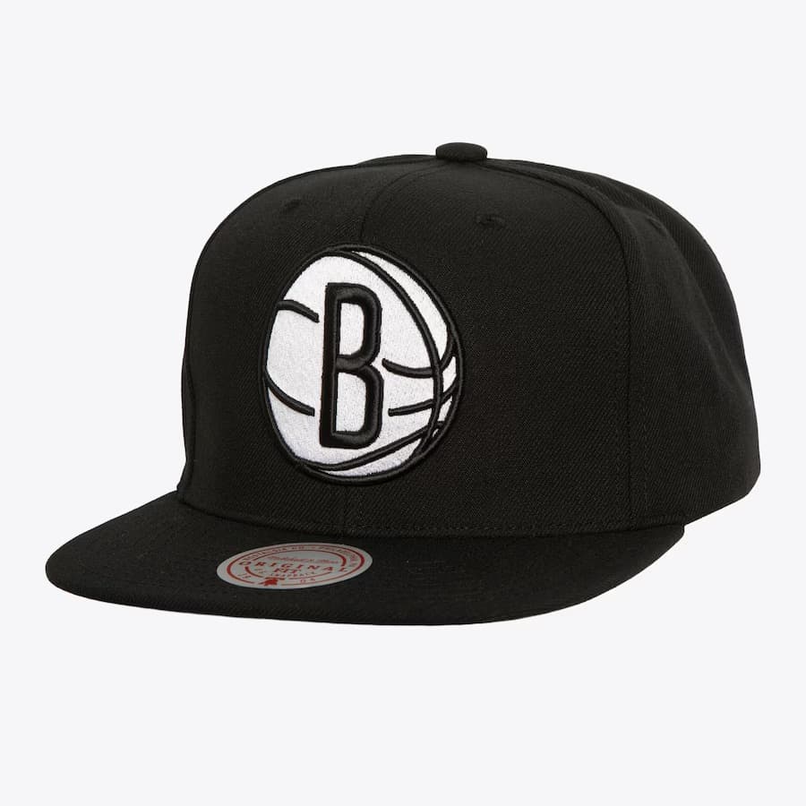 bejsbolka-mitchell-ness-black-white-brooklyn-nets-evergreen-og-snapback-hat