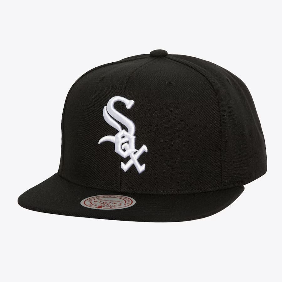 bejsbolka-mitchell-ness-black-white-chicago-white-sox-evergreen-og-snapback-hat