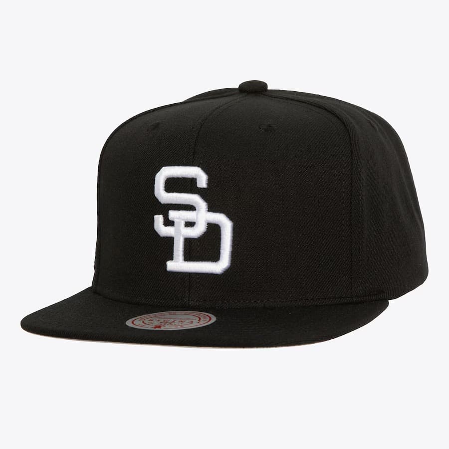 bejsbolka-mitchell-ness-black-white-san-diego-padres-cooperstown-collection-evergreen-og-snapback-hat