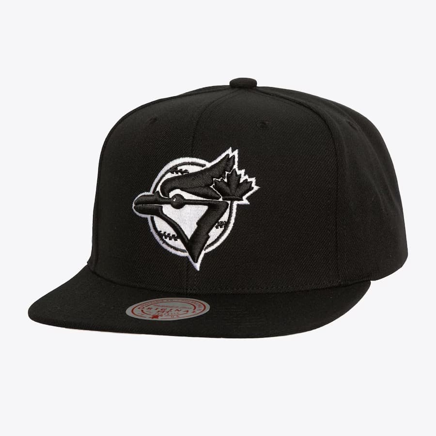 bejsbolka-mitchell-ness-black-white-toronto-blue-jays-cooperstown-collection-evergreen-og-snapback-hat