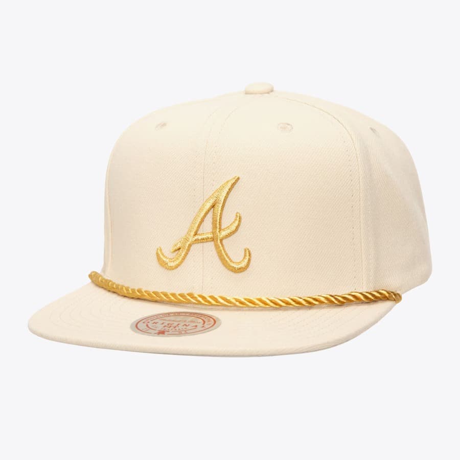 bejsbolka-mitchell-ness-cream-atlanta-braves-golden-ivory-snapback-hat