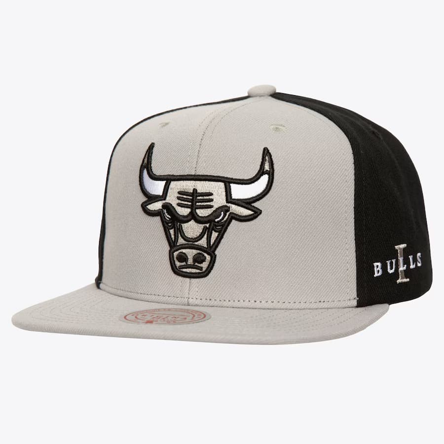 bejsbolka-mitchell-ness-gray-black-chicago-bulls-core-i-snapback-hat